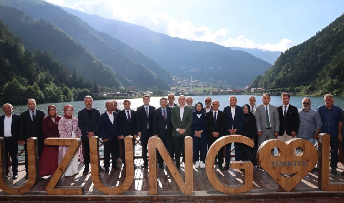 Trabzon'da Uzungöl Millet Bahçesi'ni ziyaret eden ve turizm sezonuna ilişkin değerlendirmelerde