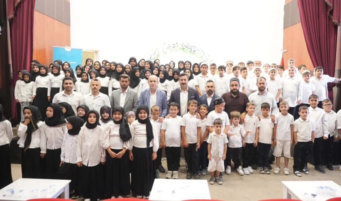 Bursa'da Yenişehir Belediye Başkanı Ercan Özel, TÜGVA Yenişehir Temsilciliği'nin Yaz