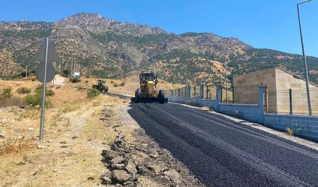 Batman'ın Sason ilçesinde köy ve grup yollarında asfalt yama çalışmaları
