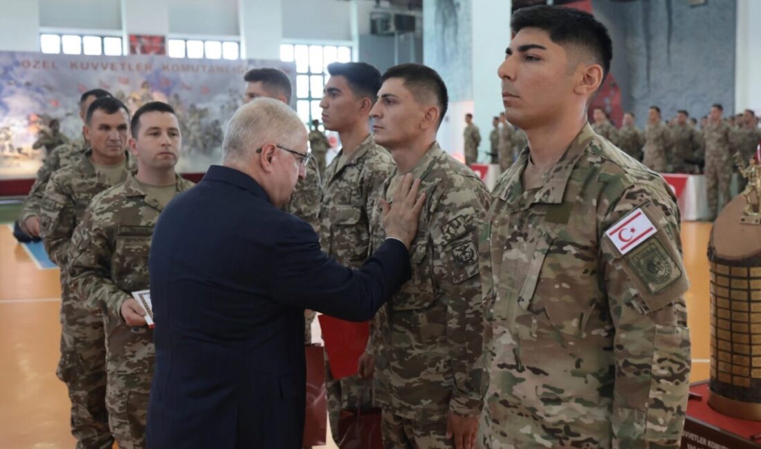 Milli Savunma Bakanı Yaşar Güler, Genelkurmay Başkanı Orgeneral Selçuk Bayraktaroğlu