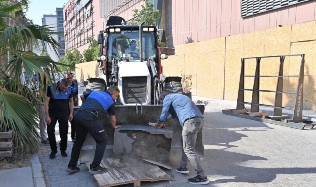 Bornova Belediyesi Zabıta Müdürlüğü ekipleri, Yeşilova Mahallesi’nde yaya ve araç
