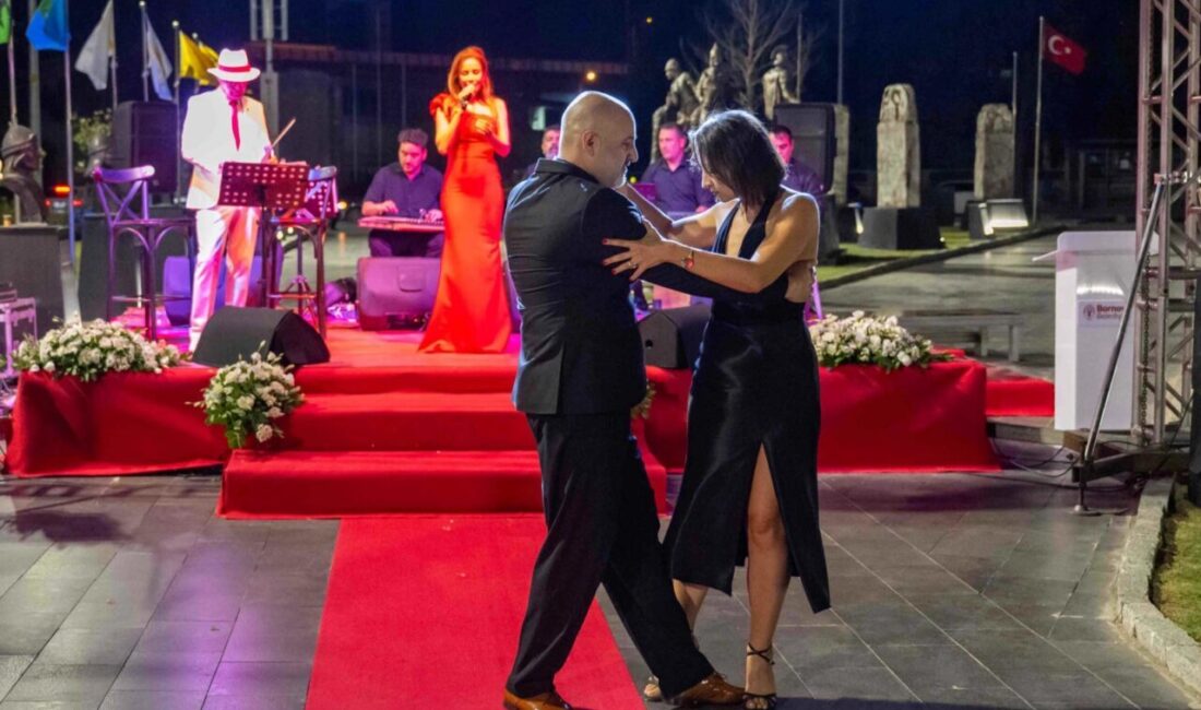 Bornova Belediyesi, 30 Ağustos Zafer Bayramı’nı kentin yeni sembolü Abide-i