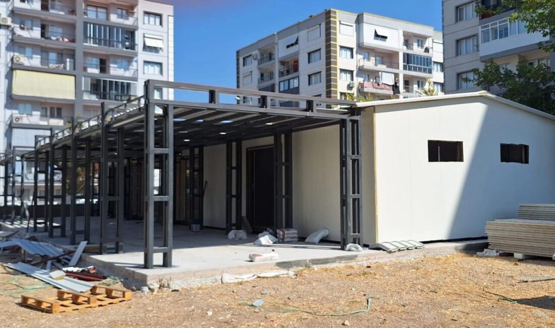 İzmir Büyükşehir Belediyesi’nin Buca'da yapımı sürdürdüğü iki yeni taziye evinde