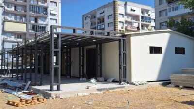 İzmir Büyükşehir Belediyesi’nin Buca'da yapımı sürdürdüğü iki yeni taziye evinde
