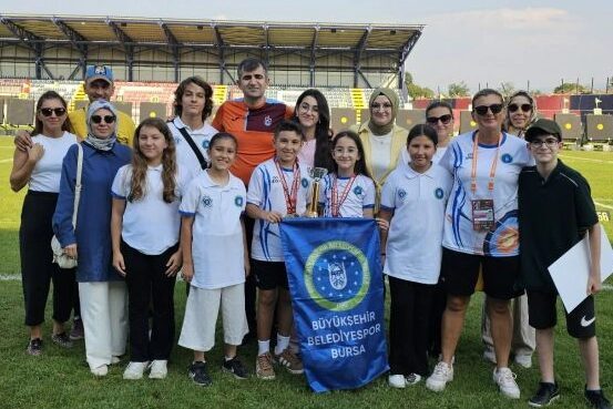 Bursa Büyükşehir Belediyespor Kulübü sporcuları, Düzce’de gerçekleştirilen 2026 U13-U15 Açık