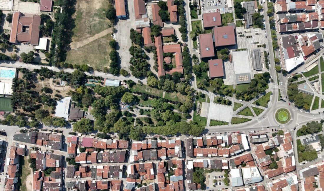 Bursa'da İnegöl Belediyesi, şehrin simgelerinden biri olan Kuğulu Parkı yeniden