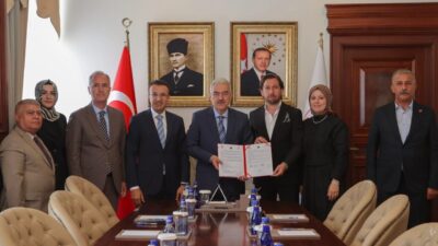 Bursa Valisi Erol Ayyıldız, İnegöl Mahmudiye Mahallesi’nde hayırsever Cihan Bozacılar