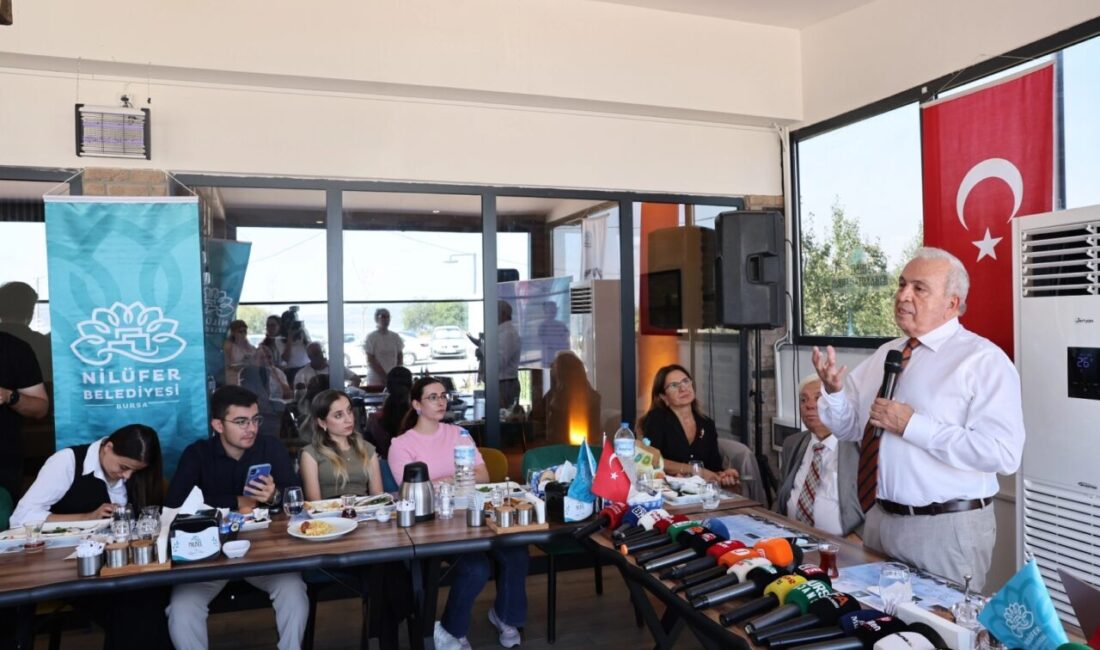 Bursa'da Nilüfer Belediye Başkanı Şadi Özdemir, basın mensuplarıyla bir araya