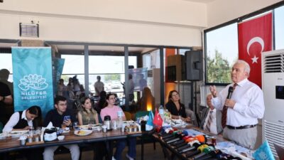 Bursa'da Nilüfer Belediye Başkanı Şadi Özdemir, basın mensuplarıyla bir araya