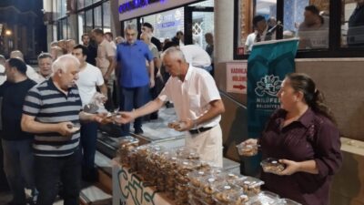 Bursa'da Nilüfer Belediyesi, Mevlid Kandili dolayısıyla camilerde kandil simidi dağıttı.