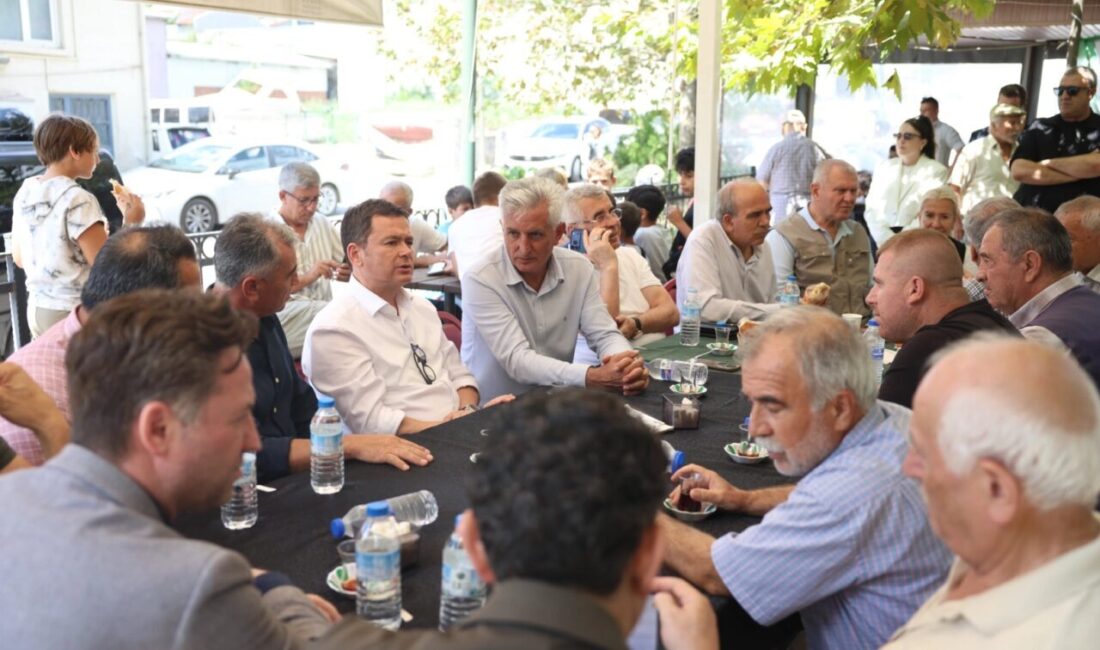 Bursa Osmangazi Belediye Başkanı Erkan Aydın, ilçenin farklı mahallelerinde vatandaşlarla