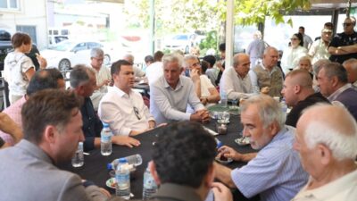 Bursa Osmangazi Belediye Başkanı Erkan Aydın, ilçenin farklı mahallelerinde vatandaşlarla