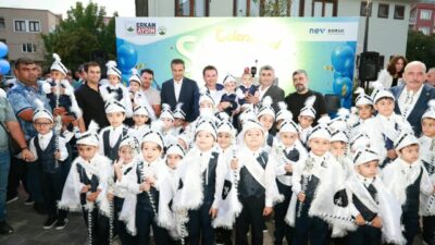 Bursa'da Osmangazi Belediyesi tarafından düzenlenen sünnet şöleninde, 40 mahalleden 200
