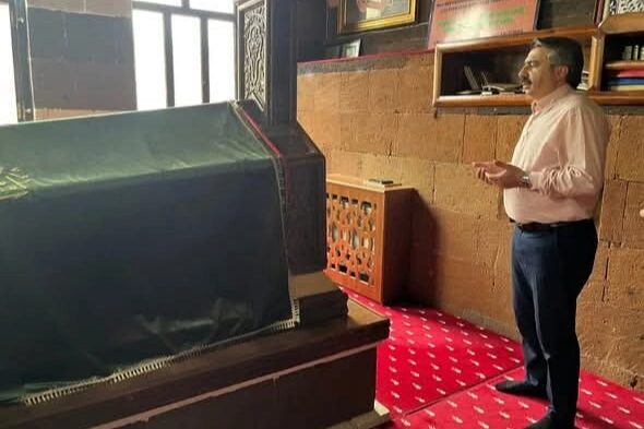 Bursa Yıldırım Belediye Başkanı Oktay Yılmaz, Ağrı'nın Doğubayazıt ilçesinde bulunan