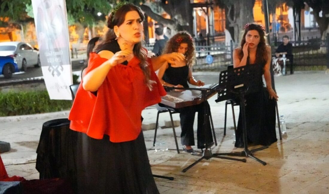 Bursa’nın fethinin 700. yılı kapsamında Mudanya Hasanbey Kütüphanesi önündeki Bayramyeri