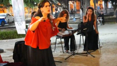 Bursa’nın fethinin 700. yılı kapsamında Mudanya Hasanbey Kütüphanesi önündeki Bayramyeri