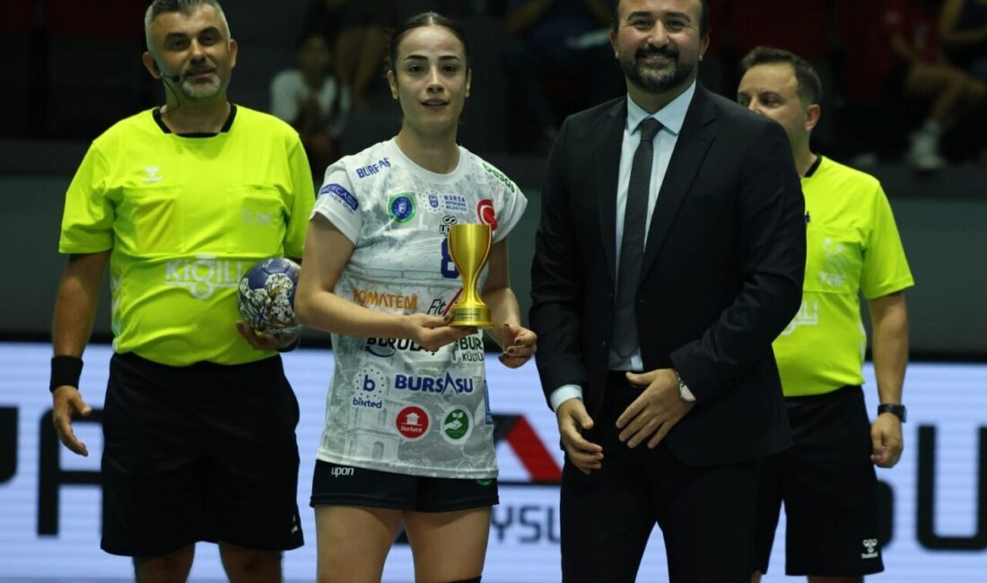 Kadınlar Hentbol Süper Ligi'nde mücadele eden Bursa Büyükşehir Belediyespor, Ankara’da