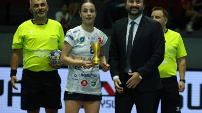 Kadınlar Hentbol Süper Ligi'nde mücadele eden Bursa Büyükşehir Belediyespor, Ankara’da