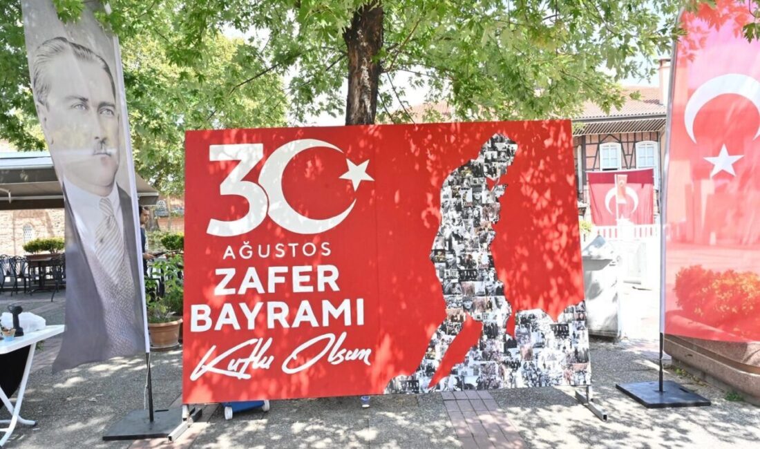 Bursa Büyükşehir Belediyesi, 30 Ağustos Zafer Bayramı kapsamında Atatürk Caddesi’ndeki