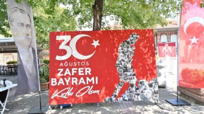 Bursa Büyükşehir Belediyesi, 30 Ağustos Zafer Bayramı kapsamında Atatürk Caddesi’ndeki