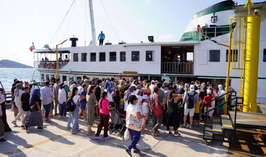 Kocaeli Büyükşehir Belediyesi’nin yaz sezonu boyunca düzenlediği “Büyükada’ya Yolculuk” seferleri