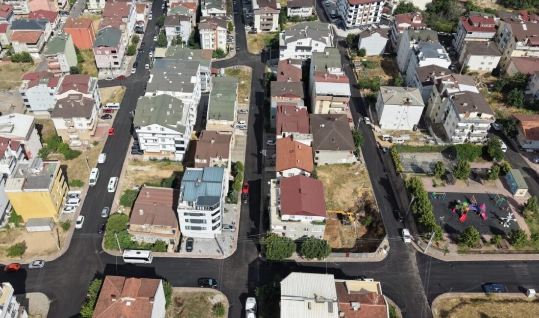Kocaeli'de Çayırova Belediyesi Fen İşleri Müdürlüğü’ne bağlı ekipler, ilçe genelinde