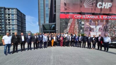CHP İstanbul İl Başkanı Gürsel Tekin, 39 ilçe başkanıyla bir