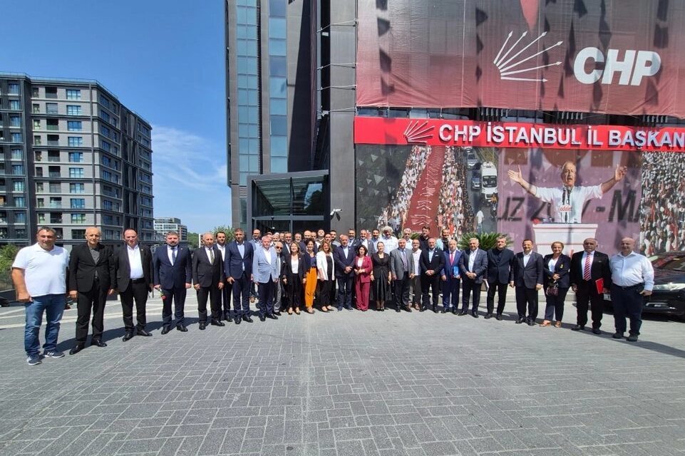 CHP İstanbul İl Başkanı Gürsel Tekin, 39 ilçe başkanıyla bir