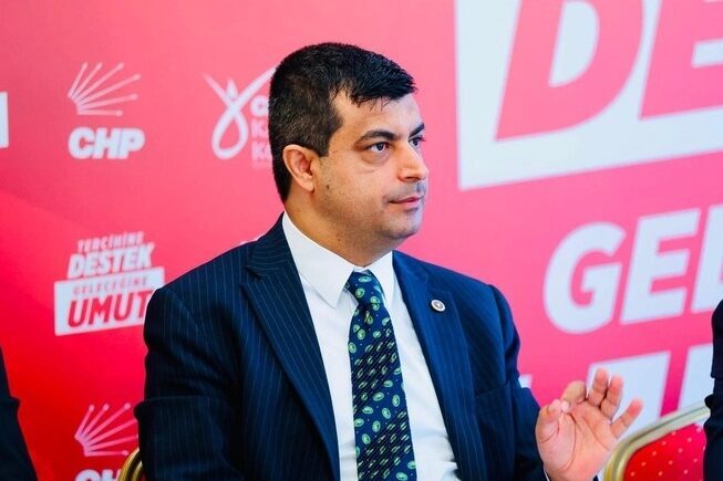 CHP Genel Başkan Yardımcısı Deniz Demir, basın toplantısında başka partileri
