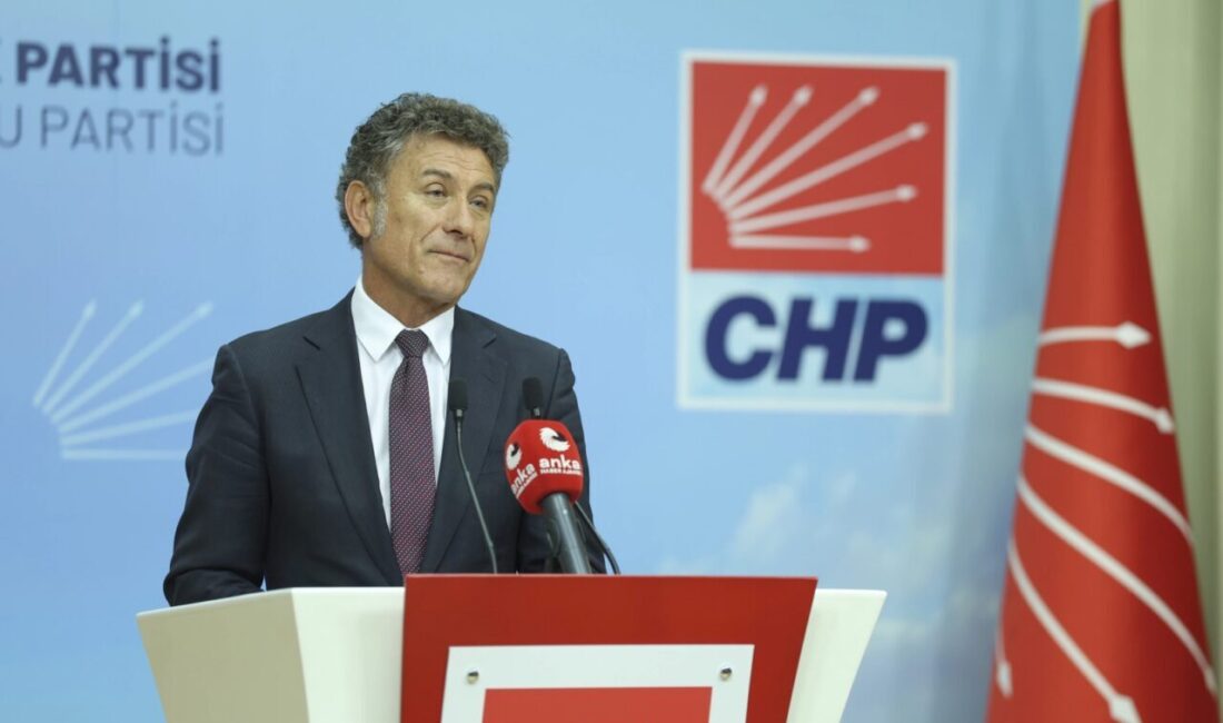 CHP Genel Başkan Yardımcısı ve Bursa Milletvekili Orhan Sarıbal, çiftçinin