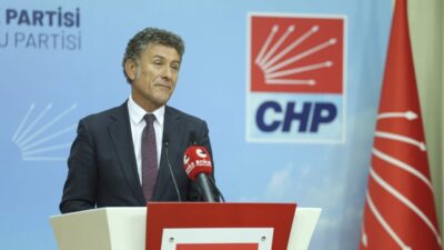 CHP Genel Başkan Yardımcısı ve Bursa Milletvekili Orhan Sarıbal, çiftçinin