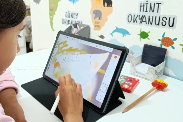 Tablet, telefon ve bilgisayar kullanımının artması çocukların aktif oyun ve
