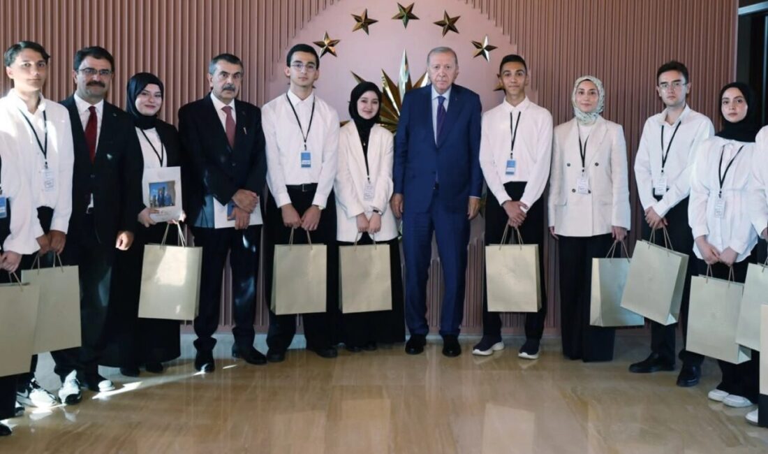 Cumhurbaşkanı Recep Tayyip Erdoğan, "Maziden Atiye" programı kapsamında Ahlat Külliyesi'nde