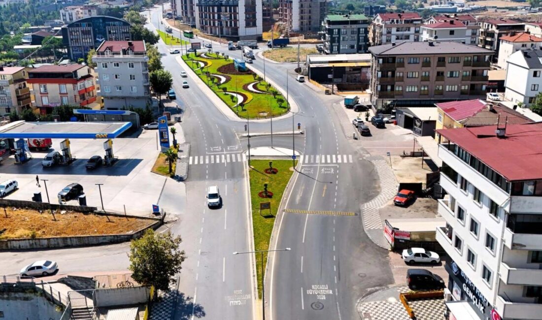 Kocaeli Büyükşehir Belediyesi tarafından Darıca’da hayata geçirilen kavşak düzenlemesiyle bölgede