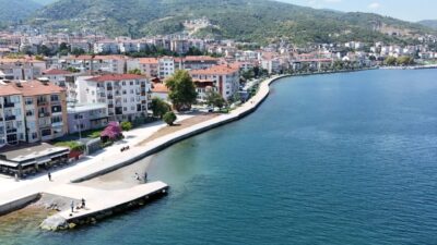 Kocaeli Büyükşehir Belediyesi, Gölcük Değirmendere sahilinde hayata geçirdiği dalga kırıcı