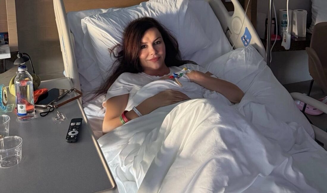 Şarkıcı Deniz Seki, geçirdiği ameliyatın ardından hastaneden sevenlerine seslendi. Ağrılarının