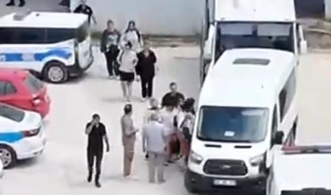Düzce’nin Akçakoca ilçesinde, vatandaşları telefonla arayarak kendilerini müşteri hizmetleri personeli