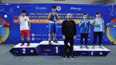 Sivas’ta düzenlenen U13 Erkekler Türkiye Boks Şampiyonası’nda mücadele eden Düzceli