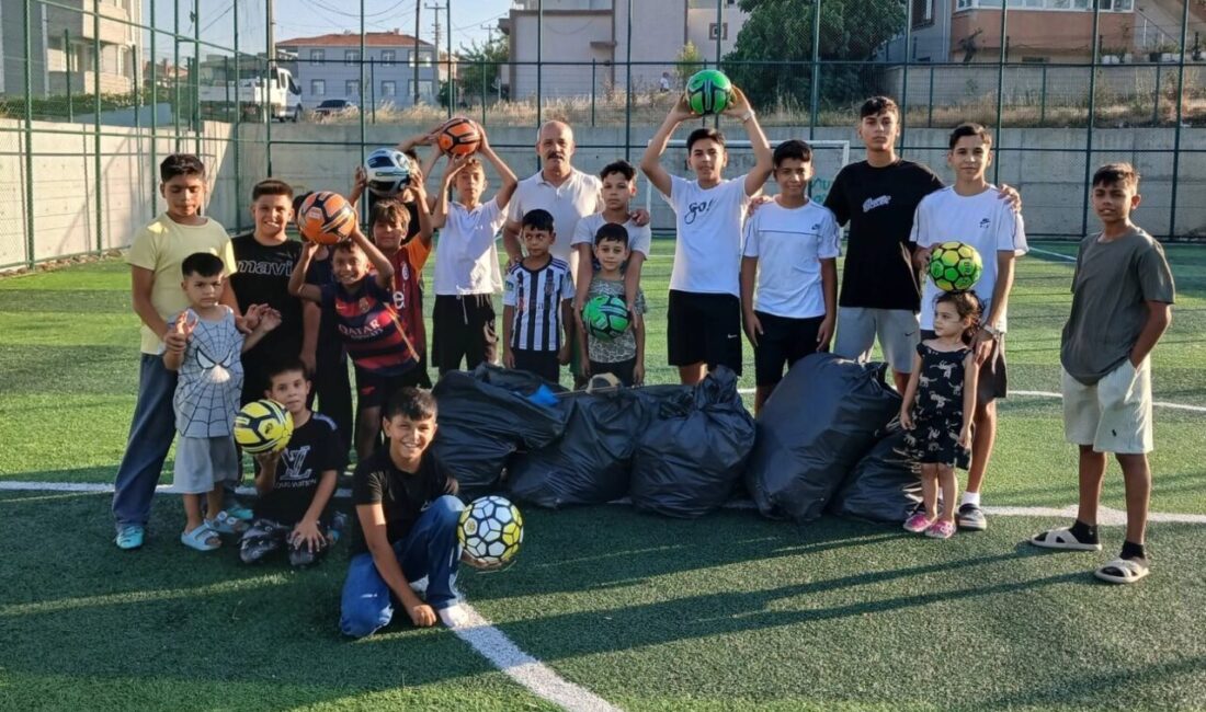 Edirne’nin Keşan ilçesinde Cumhuriyet Mahallesi’nde gençler ve çocuklar, futbol sahası