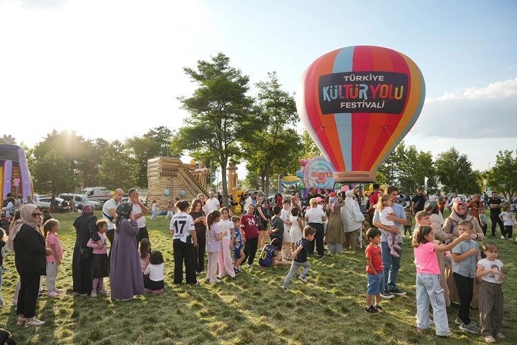 Kültür ve Turizm Bakanlığı tarafından düzenlenen Erzurum Kültür Yolu Festivali,