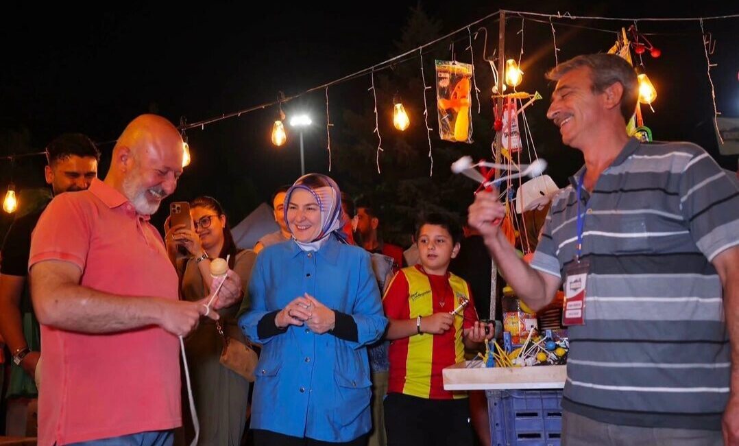 Kayseri Kocasinan Belediye Başkanı Ahmet Çolakbayrakdar, eşi Fatma Çolakbayrakdar ile