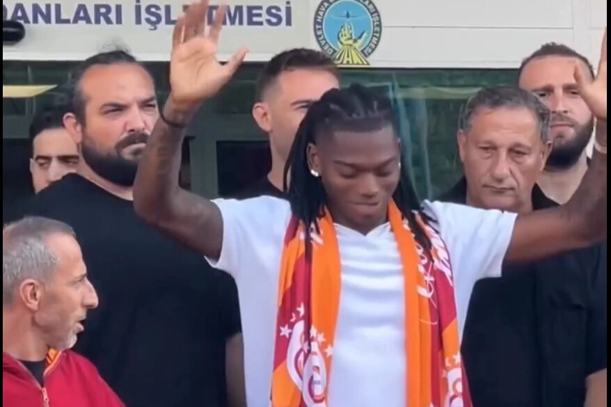 Galatasaray, AC Milan ile anlaşarak Rafael Leão'yu transfer etti. 38