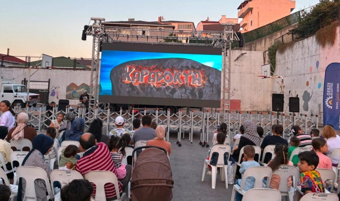 Gebze Belediyesi'nin yaz akşamlarını renklendiren "Mahallemde Sinema Var" etkinlikleri, hafta