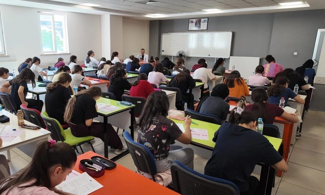 Kayseri Büyükşehir Belediyesi bünyesinde faaliyet gösteren Genç KAYMEK Gençlik Merkezleri
