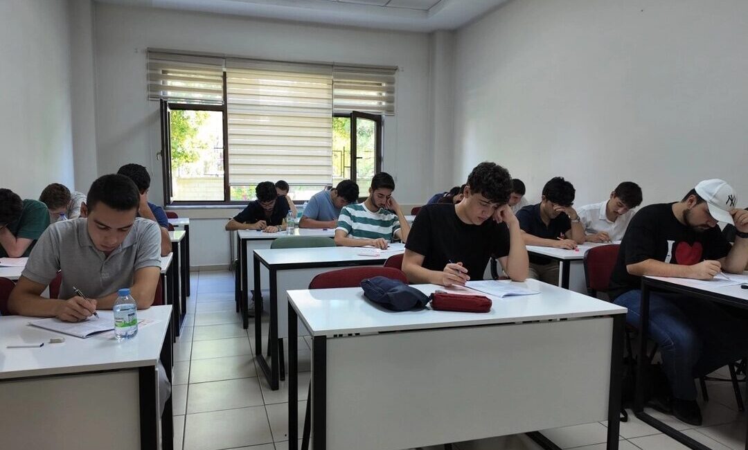 Kayseri Büyükşehir Belediyesi bünyesinde faaliyet gösteren KAYMEK, öğrencilere yönelik ücretsiz