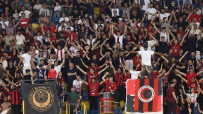 Gençlerbirliği, maç sırasında bir çocuğun üzerindeki Fenerbahçe formasının çıkarılmaya çalışıldığı