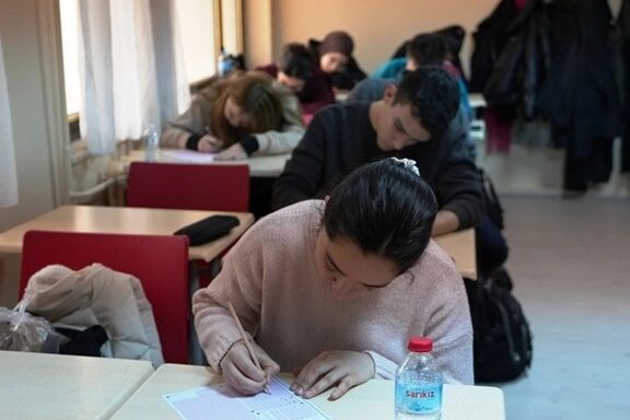 Denizli Büyükşehir Belediyesi Atalar Sosyal Etkinlik Merkezi’nde ücretsiz eğitim alan