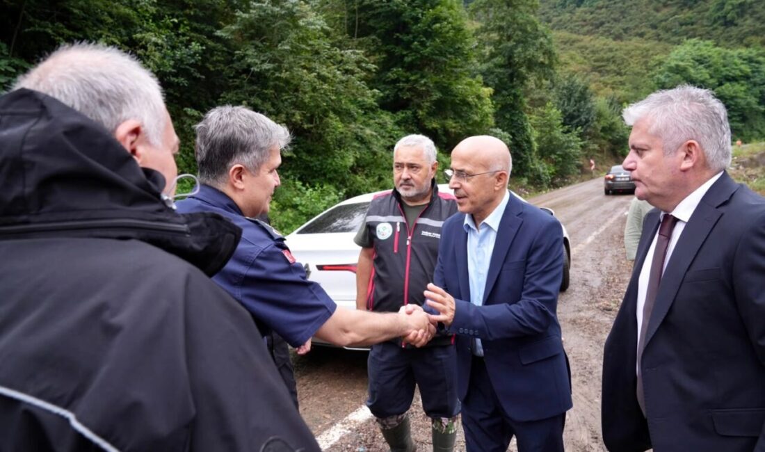 Giresun Belediyesi, kentte etkili olan sağanak yağışın ardından sel ve