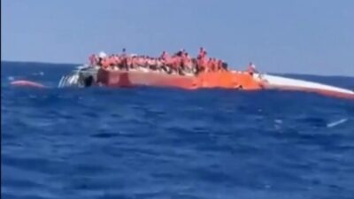 Girne–Mersin Taşucu seferini yapan bir katamaranın Girne açıklarında alabora olarak