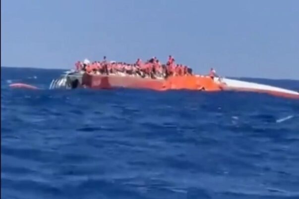 Girne–Mersin Taşucu seferini yapan bir katamaranın Girne açıklarında alabora olarak